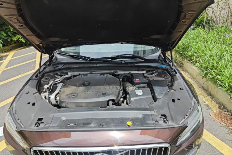 Used Volvo S90 2018 T5 Zhiya Edition Engine Bay