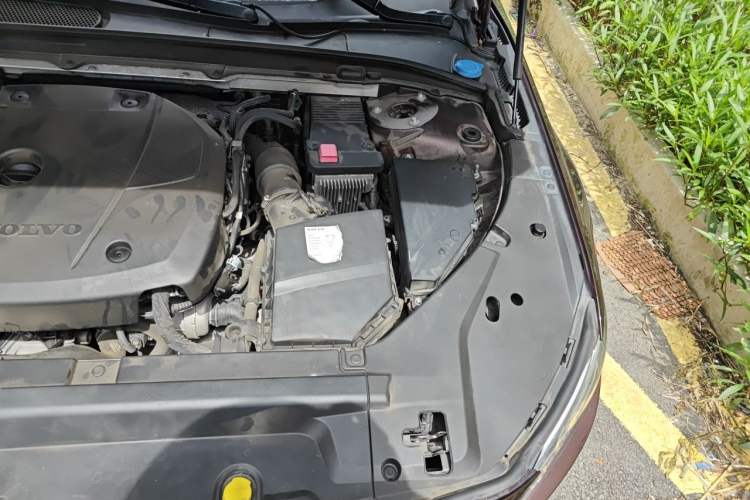 Used Volvo S90 2018 T5 Zhiya Edition Engine Bay Left