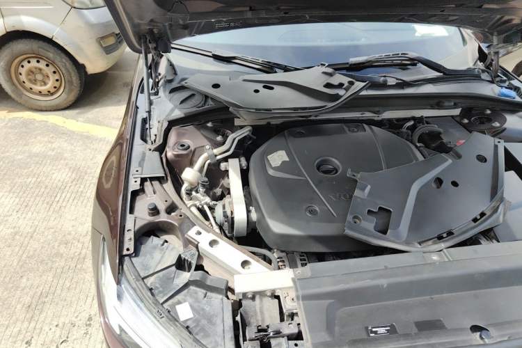 Used Volvo S90 2018 T4 Zhiyuan Edition Engine Bay Right