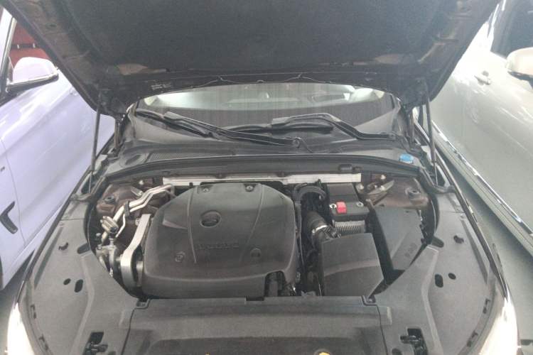 Used Volvo S90 2018 T5 Prestige Edition Engine Bay