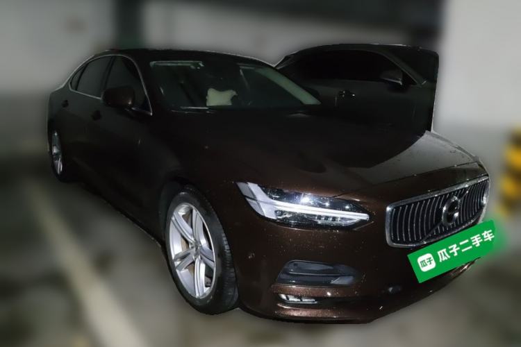 Used Volvo S90 2018 T4 Zhiyuan Edition Front Right 45 Deg