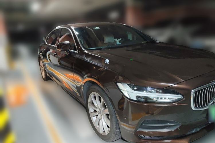 Used Volvo S90 2018 T5 Zhiyuan Edition Front Right 45 Deg