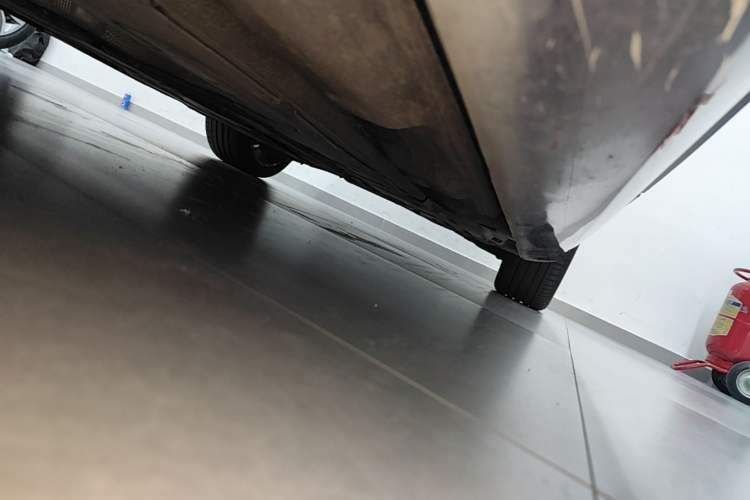 Used Volvo S90 2018 T5 Prestige Edition Left Side Sill