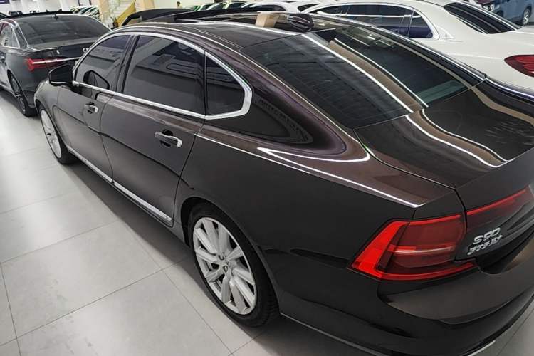 Used Volvo S90 2018 T5 Prestige Edition Rear Left 45 Deg