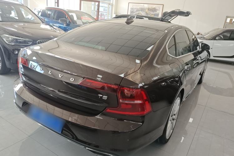 Used Volvo S90 2018 T5 Zhiya Edition Rear Right 45 Deg