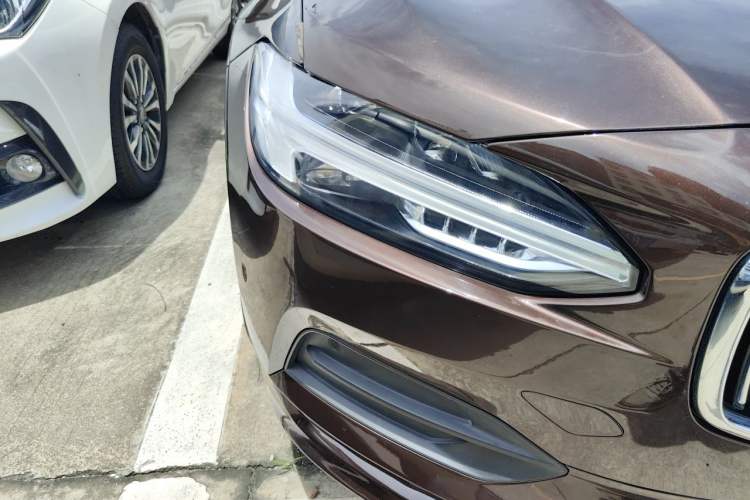 Used Volvo S90 2018 T4 Zhiyuan Edition Right Front Headlight