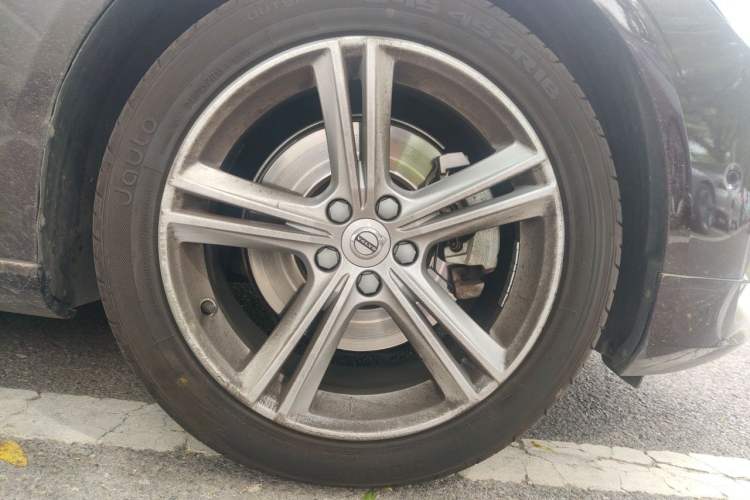 Used Volvo S90 2018 T4 Zhiyuan Edition Right Front Wheel Hub