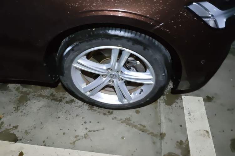 Used Volvo S90 2018 T4 Zhiyuan Edition Right Front Wheel Hub