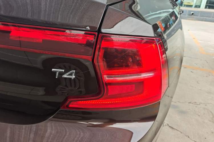 Used Volvo S90 2018 T4 Zhiyuan Edition Right Rear Taillight