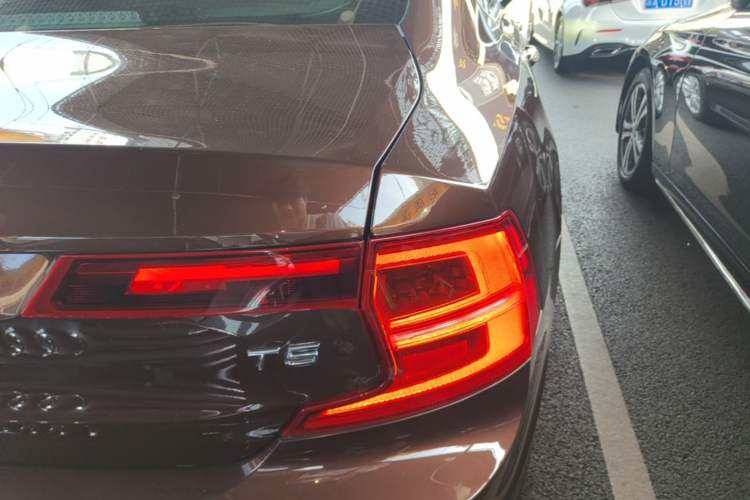 Used Volvo S90 2018 T5 Zhiyuan Edition Right Rear Taillight