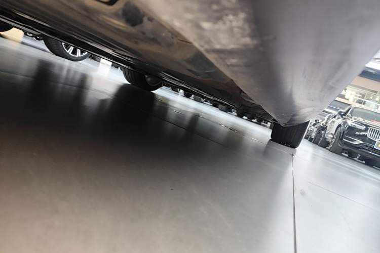 Used Volvo S90 2018 T5 Prestige Edition Right Side Sill
