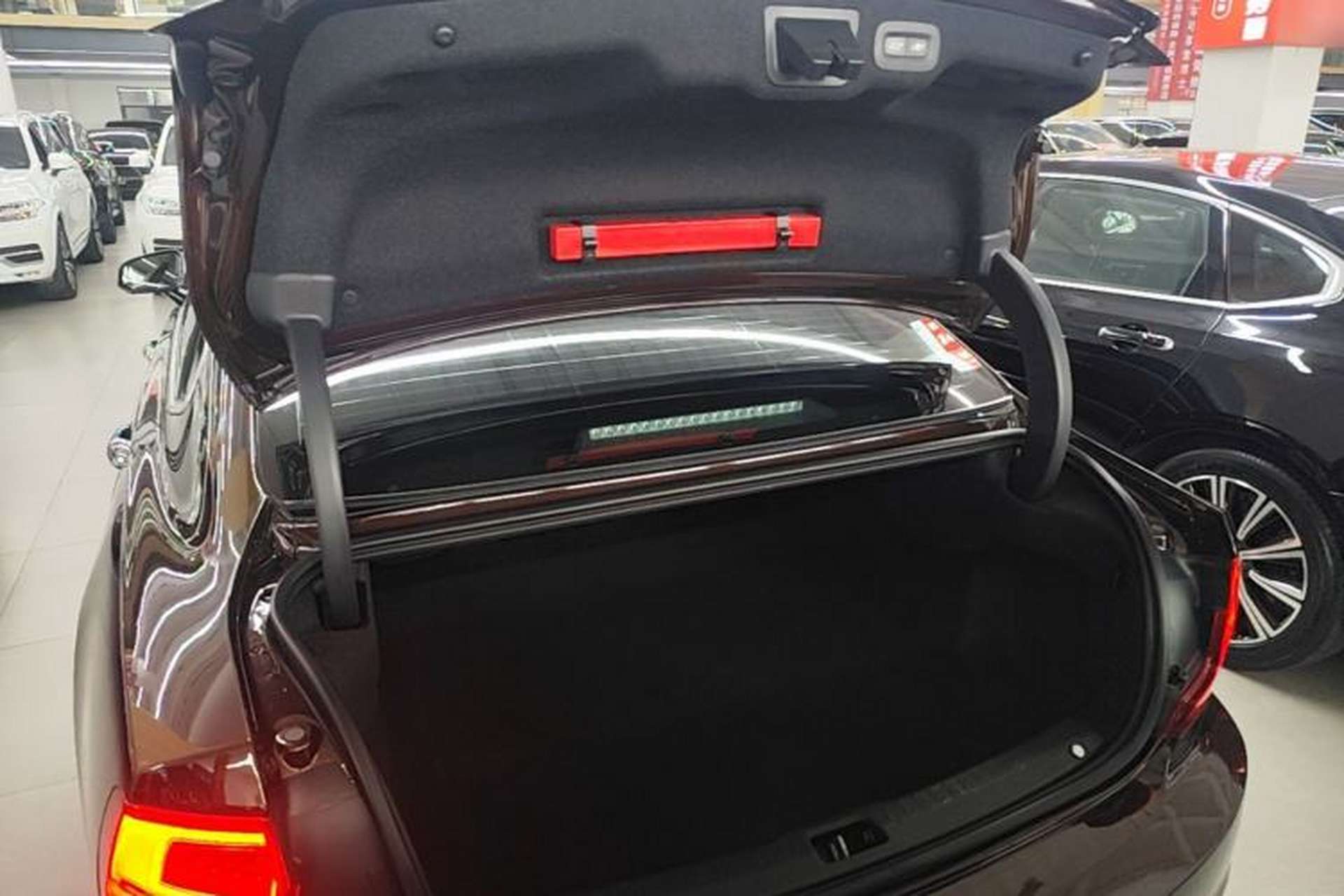 Used Volvo S90 2018 T5 Prestige Edition Trunk