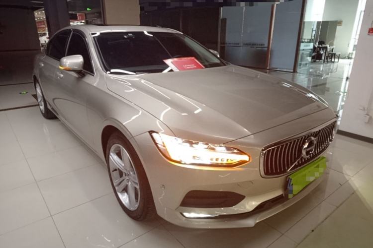 Used Volvo S90 2018 T4 Zhiyuan Edition Front Right 45 Deg