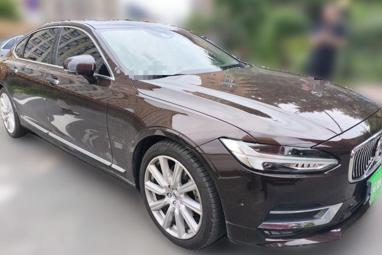 Used Volvo S90 2018 T5 Zhiya Edition Front Right 45 Deg