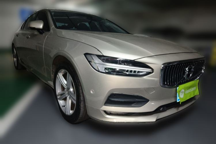 Used Volvo S90 2018 T4 Zhiyuan Edition Front Right 45 Deg