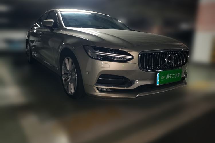 Used Volvo S90 2018 T5 Prestige Edition Front Right 45 Deg