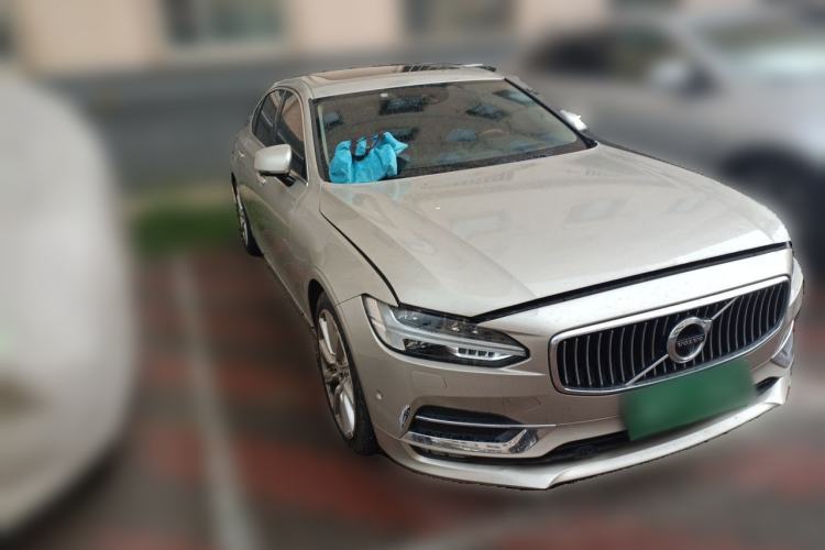 Used Volvo S90 2018 T5 Prestige Edition Front Right 45 Deg