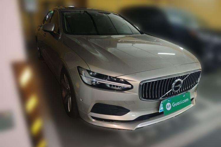 Used Volvo S90 2018 T4 Zhiyuan Edition Front Right 45 Deg