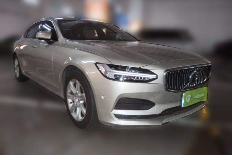 Used Volvo S90 2018 T4 Zhiyi Edition Front Right 45 Deg