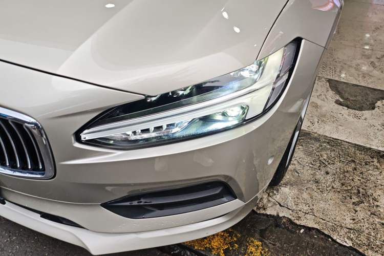 Used Volvo S90 2018 T4 Zhiyuan Edition Left Front Headlight