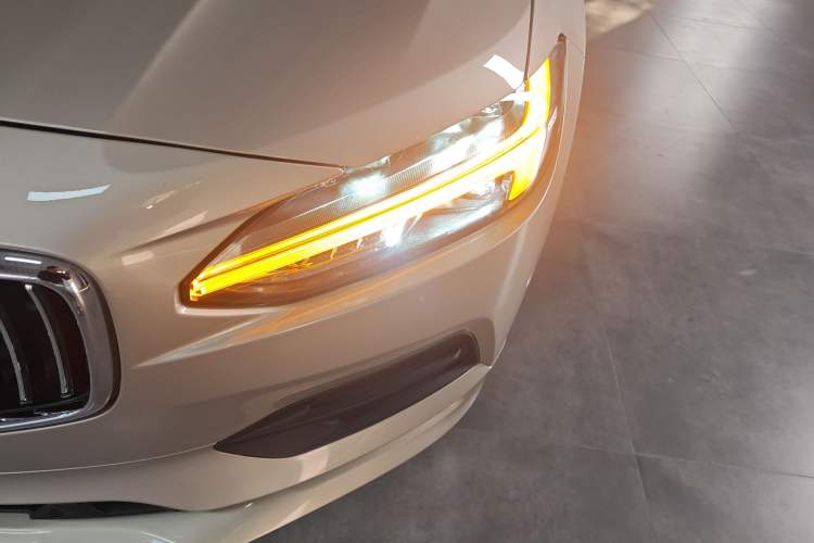 Used Volvo S90 2018 T5 Zhiyuan Edition Left Front Headlight