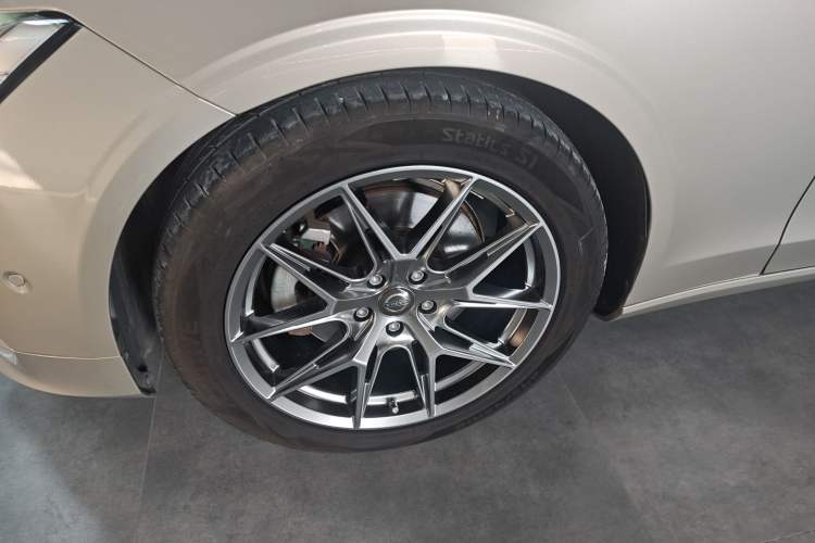 Used Volvo S90 2018 T5 Zhiyuan Edition Left Front Wheel Hub