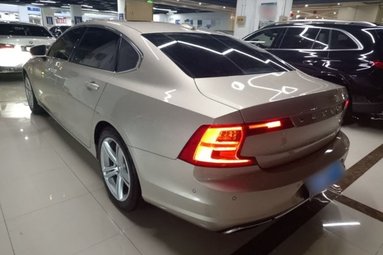 Used Volvo S90 2018 T4 Zhiyuan Edition Rear Left 45 Deg