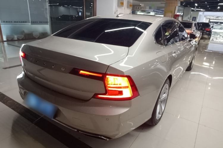 Used Volvo S90 2018 T4 Zhiyuan Edition Rear Right 45 Deg