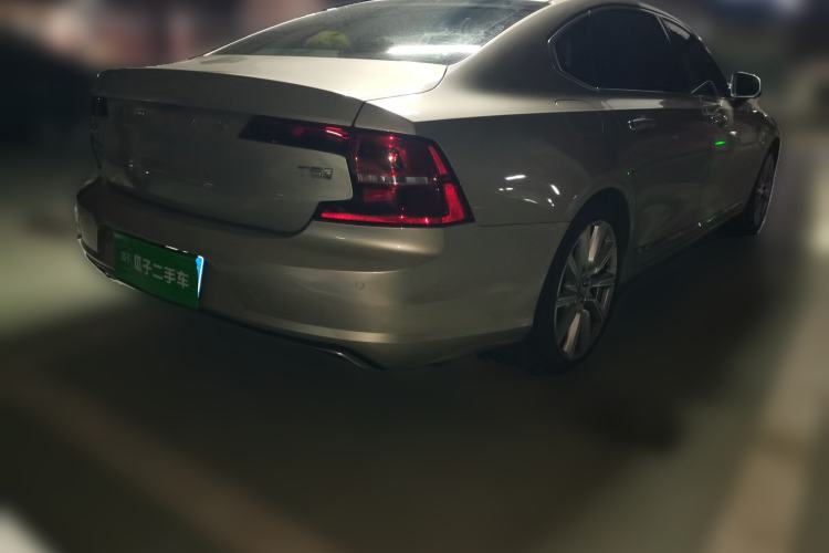 Used Volvo S90 2018 T5 Prestige Edition Rear Right 45 Deg