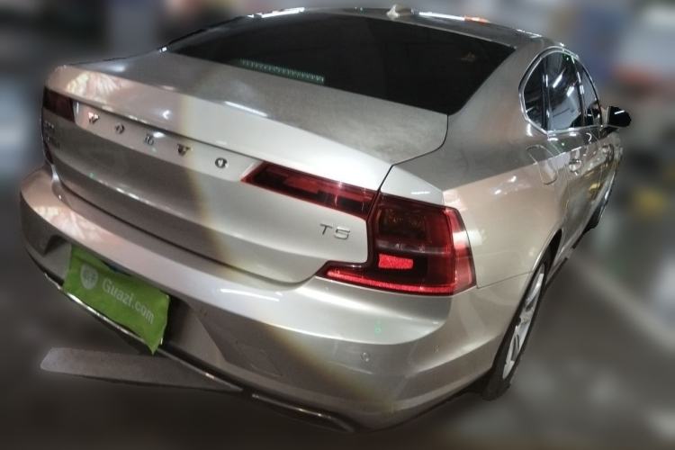 Used Volvo S90 2018 T4 Zhiyi Edition Rear Right 45 Deg
