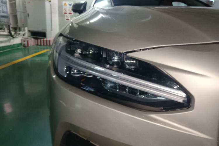 Used Volvo S90 2018 T4 Zhiyuan Edition Right Front Headlight