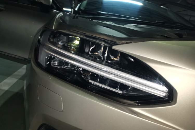 Used Volvo S90 2018 T5 Prestige Edition Right Front Headlight