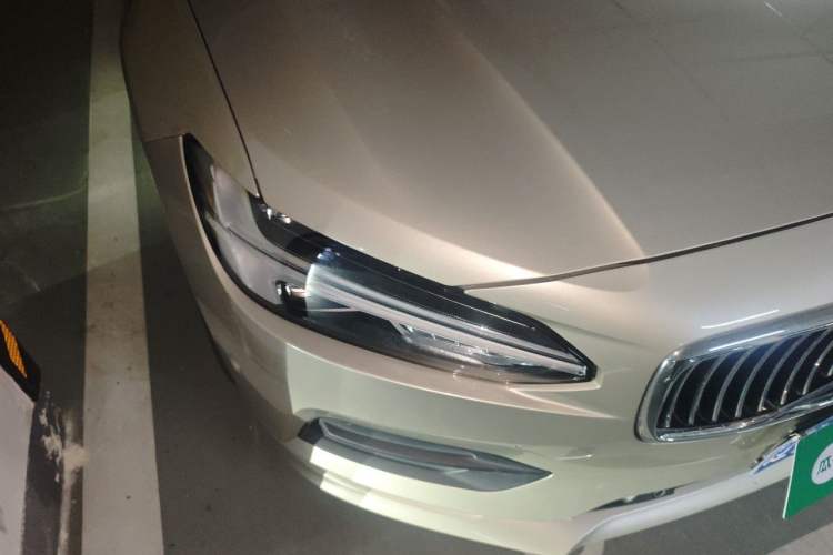 Used Volvo S90 2018 T4 Zhiyuan Edition Right Front Headlight