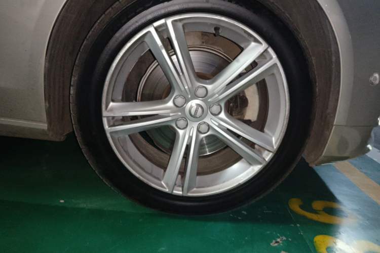 Used Volvo S90 2018 T4 Zhiyuan Edition Right Front Wheel Hub