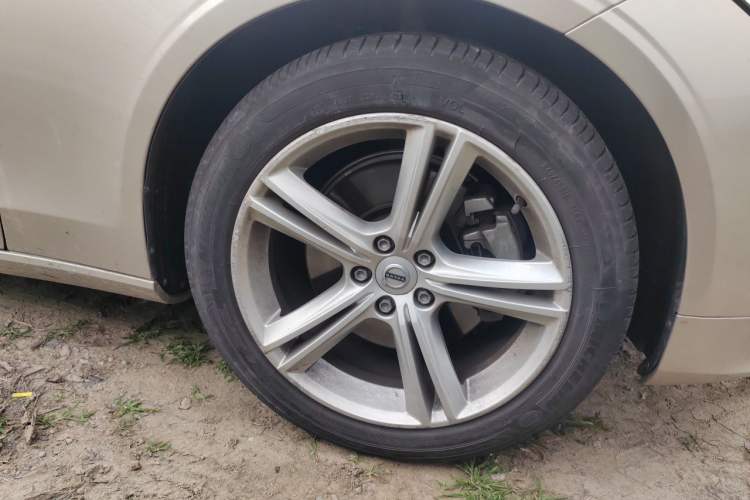 Used Volvo S90 2018 T4 Zhiyuan Edition Right Front Wheel Hub