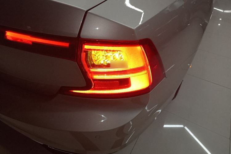 Used Volvo S90 2018 T4 Zhiyuan Edition Right Rear Taillight