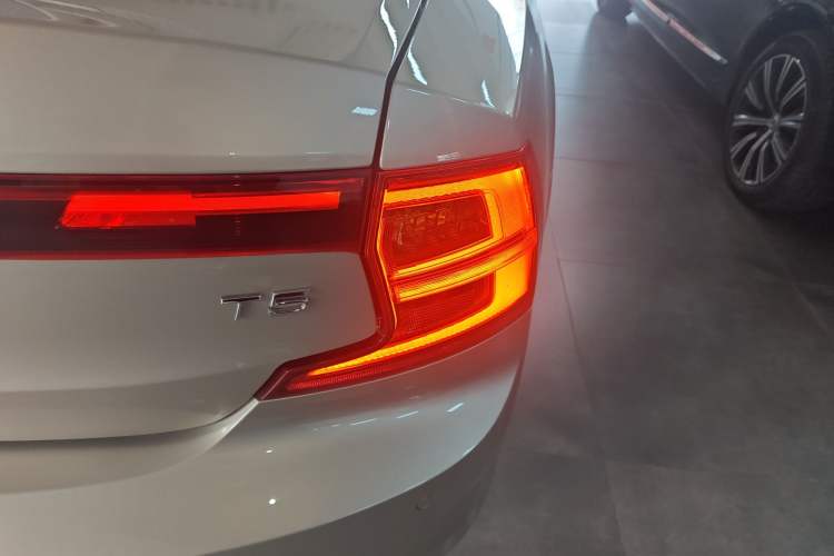 Used Volvo S90 2018 T5 Zhiyuan Edition Right Rear Taillight