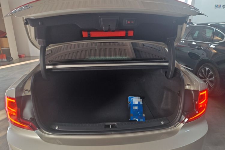 Used Volvo S90 2018 T5 Zhiyuan Edition Trunk