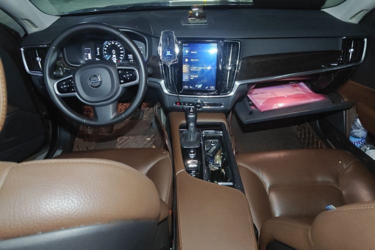 Used Volvo S90 2018 T5 Zhiyuan Edition Center Console