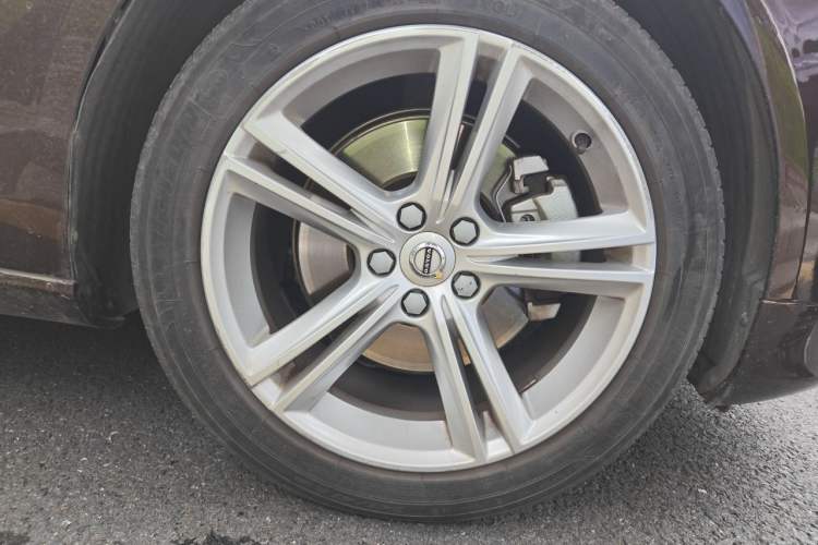 Used Volvo S90 2018 T5 Zhiyuan Edition Right Front Wheel Hub