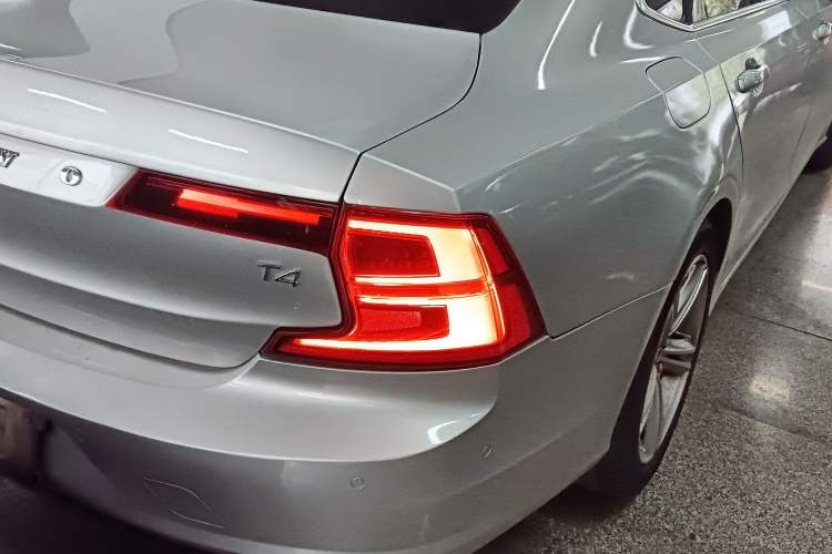Used Volvo S90 2018 T4 Zhiyuan Edition Exterior 6