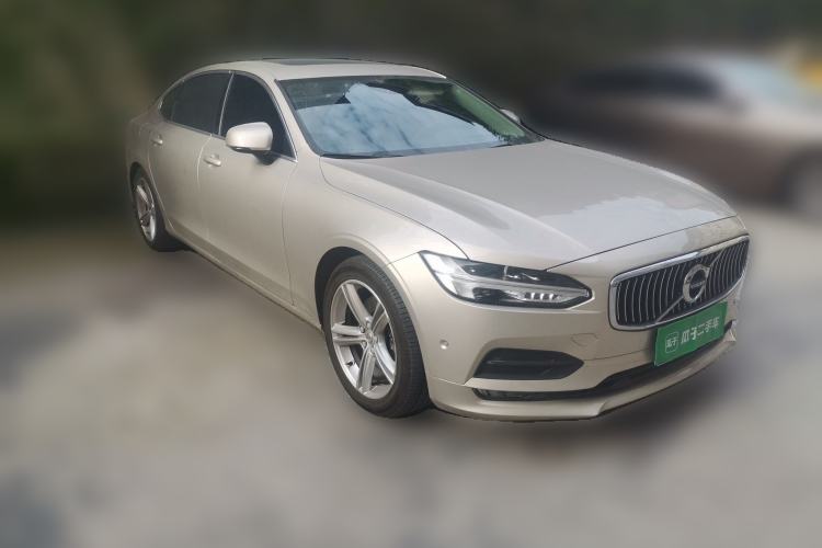Used Volvo S90 2018 T4 Zhiyuan Edition Front Right 45 Deg