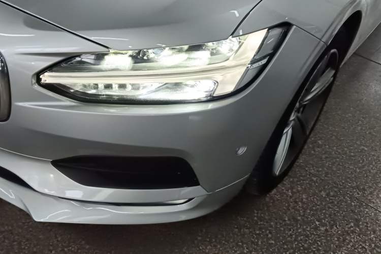 Used Volvo S90 2018 T4 Zhiyuan Edition Left Front Headlight