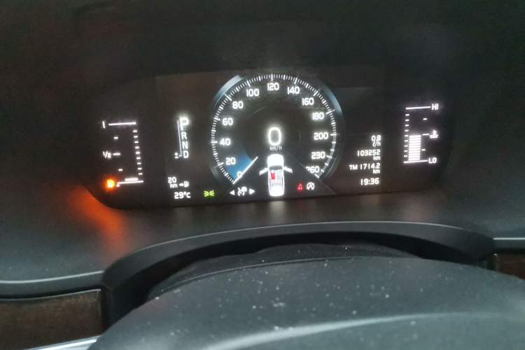 Used Volvo S90 2018 T4 Zhiyuan Edition Odometer Close Up