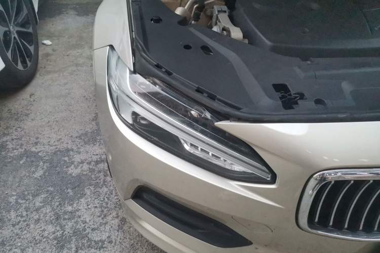 Used Volvo S90 2018 T4 Zhiyuan Edition Right Front Headlight