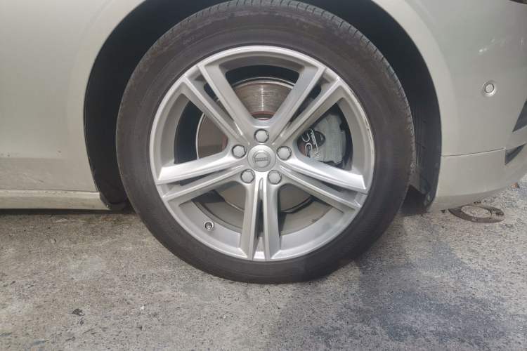 Used Volvo S90 2018 T4 Zhiyuan Edition Right Front Wheel Hub