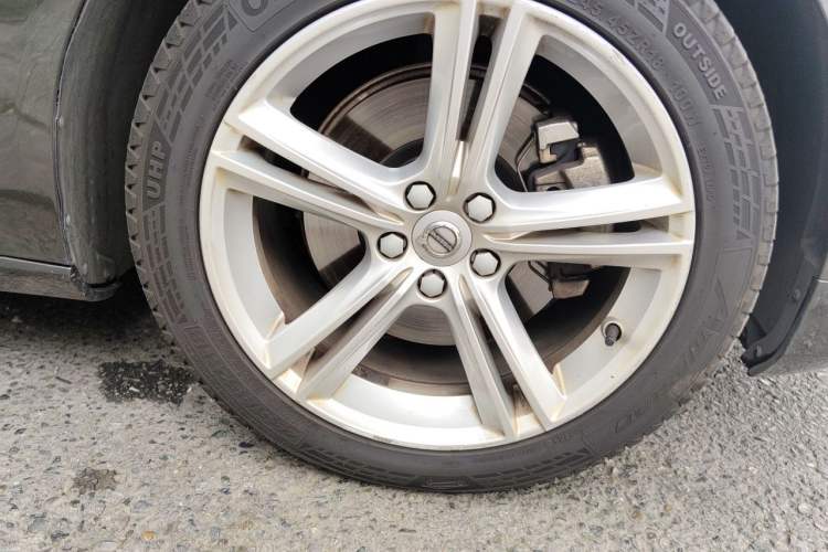 Used Volvo S90 2018 T5 Zhiyuan Edition Right Front Wheel Hub