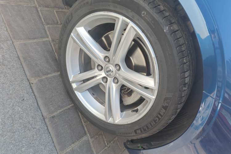 Used Volvo S90 2018 T4 Zhiyuan Edition Right Front Wheel Hub