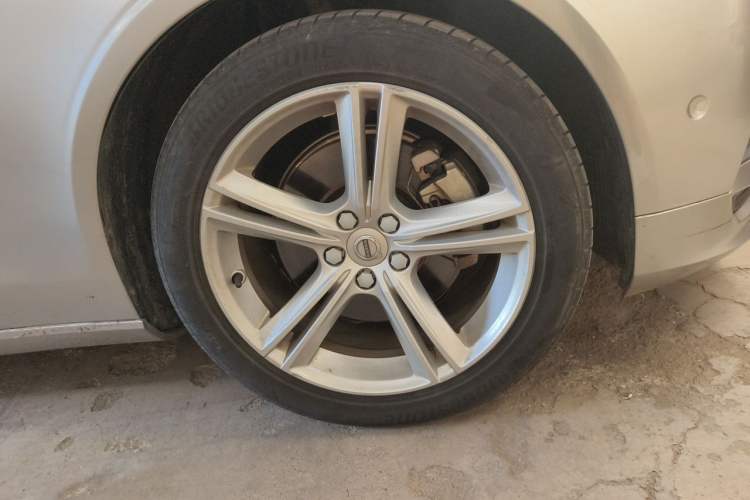 Used Volvo S90 2018 T4 Zhiyuan Edition Right Front Wheel Hub