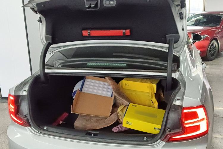 Used Volvo S90 2018 T4 Zhiyuan Edition Trunk